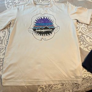 Patagonia boys tech shirt barely worn